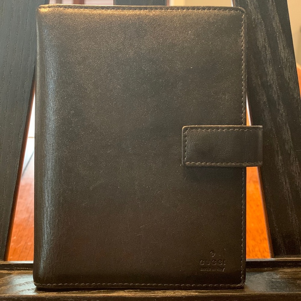 Authentic GUCCI Leather Agenda/Passport Holder with red mini pen 🖊 included